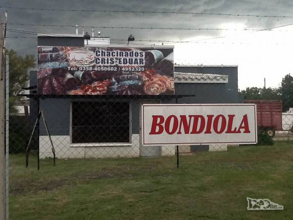 Uma loja de 'chacinados', na estrada perto de villa Nueva, na Argentina. às vezes, as diferenças de língua são muito engraçadas!